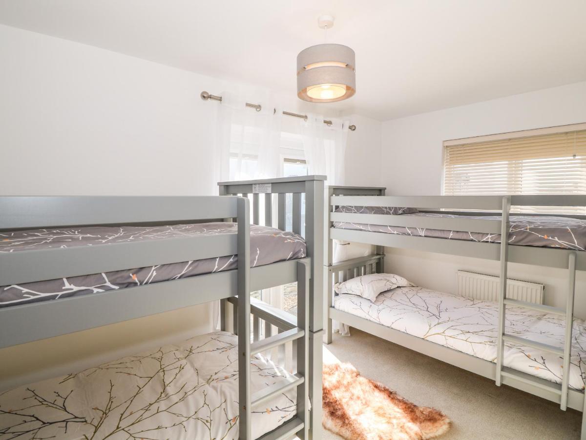 Bay View Villa Holyhead Bagian luar foto