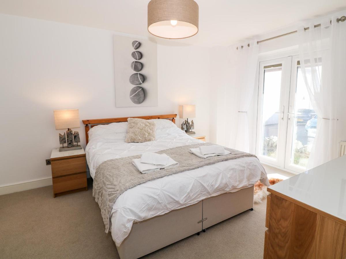 Bay View Villa Holyhead Bagian luar foto