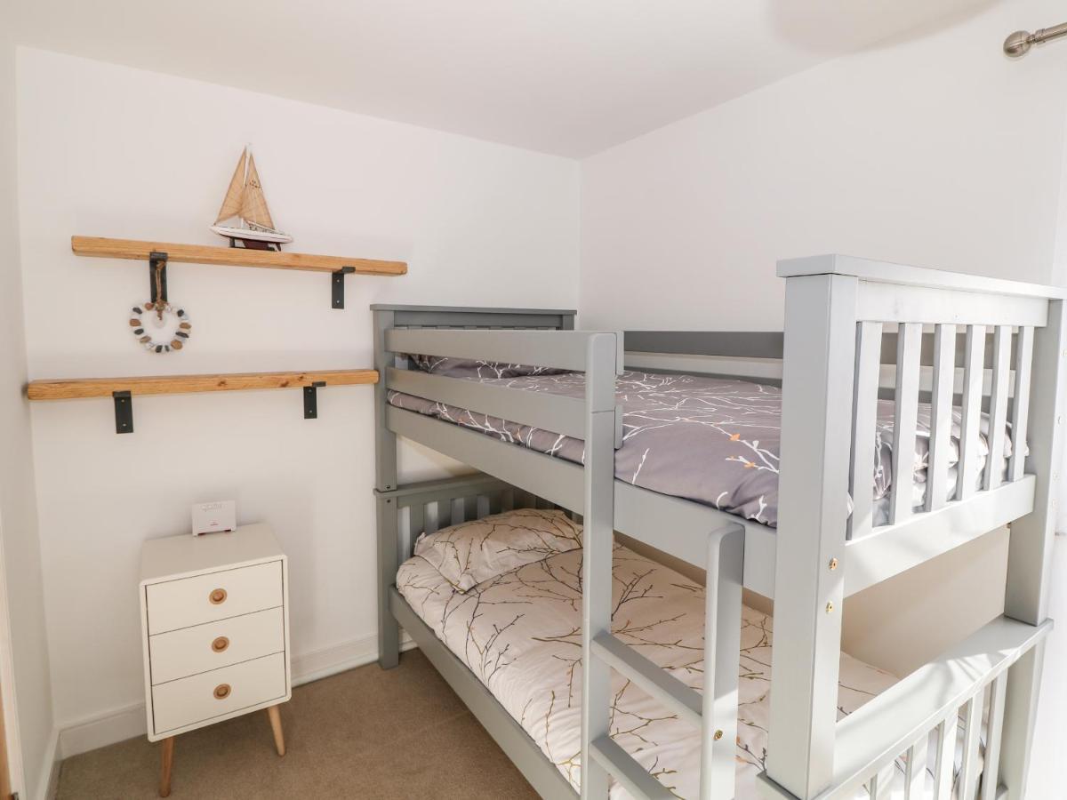 Bay View Villa Holyhead Bagian luar foto