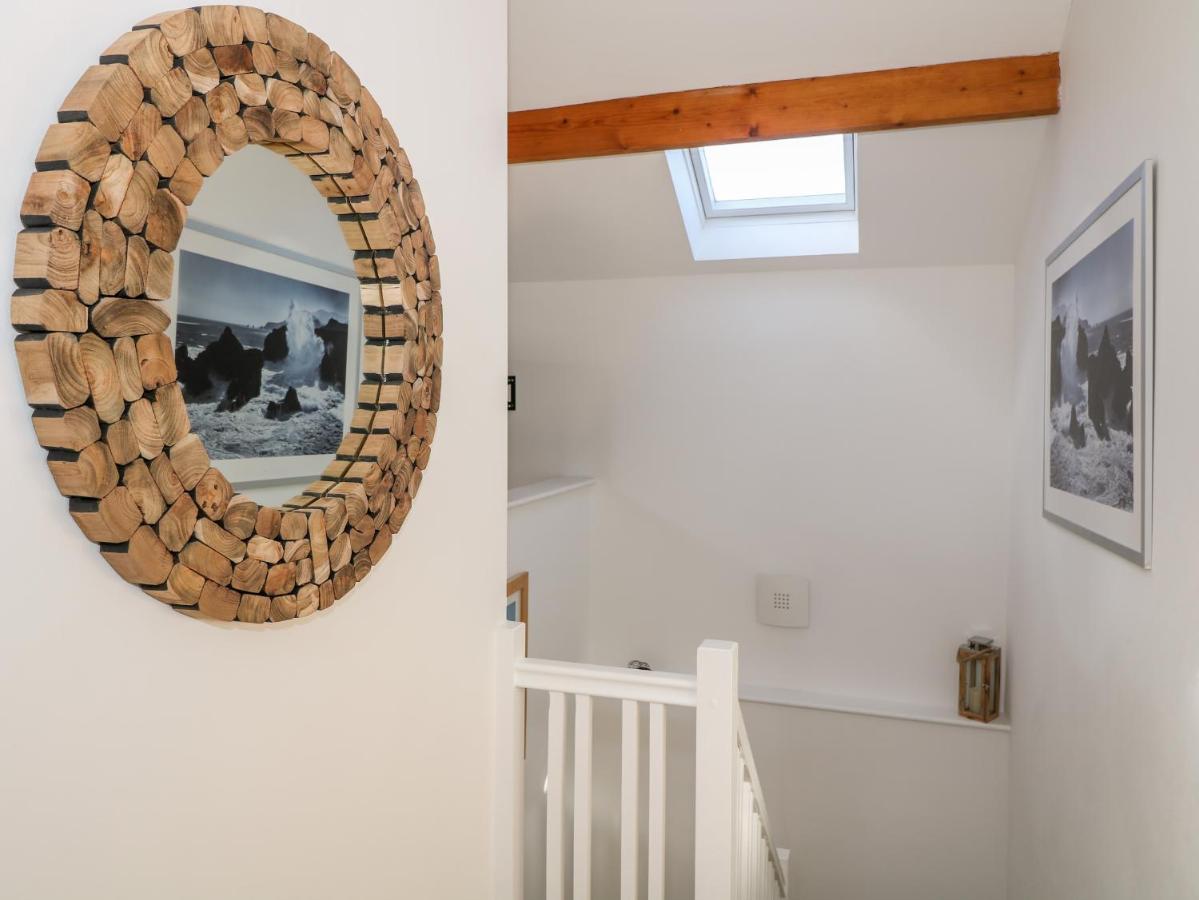 Bay View Villa Holyhead Bagian luar foto