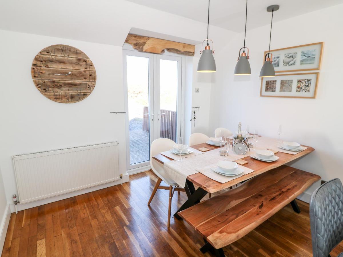 Bay View Villa Holyhead Bagian luar foto