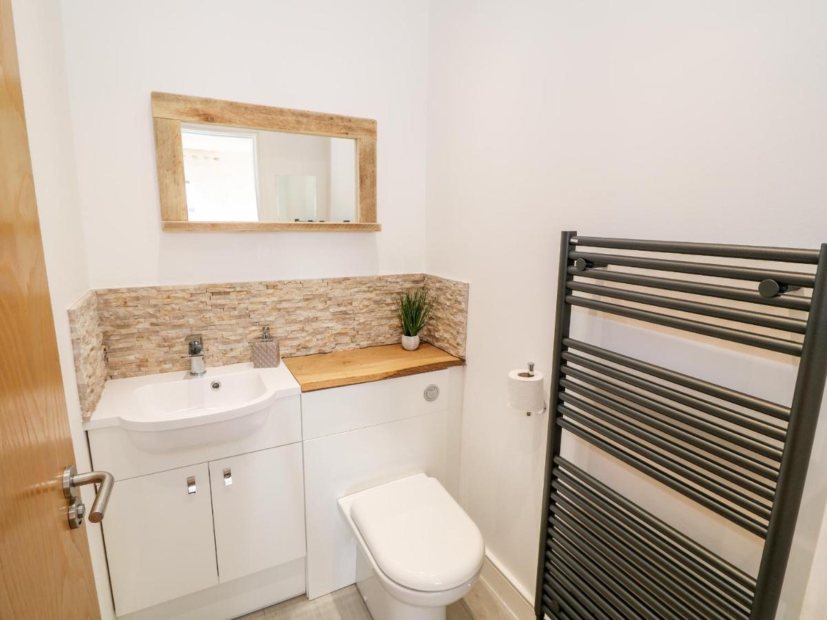Bay View Villa Holyhead Bagian luar foto