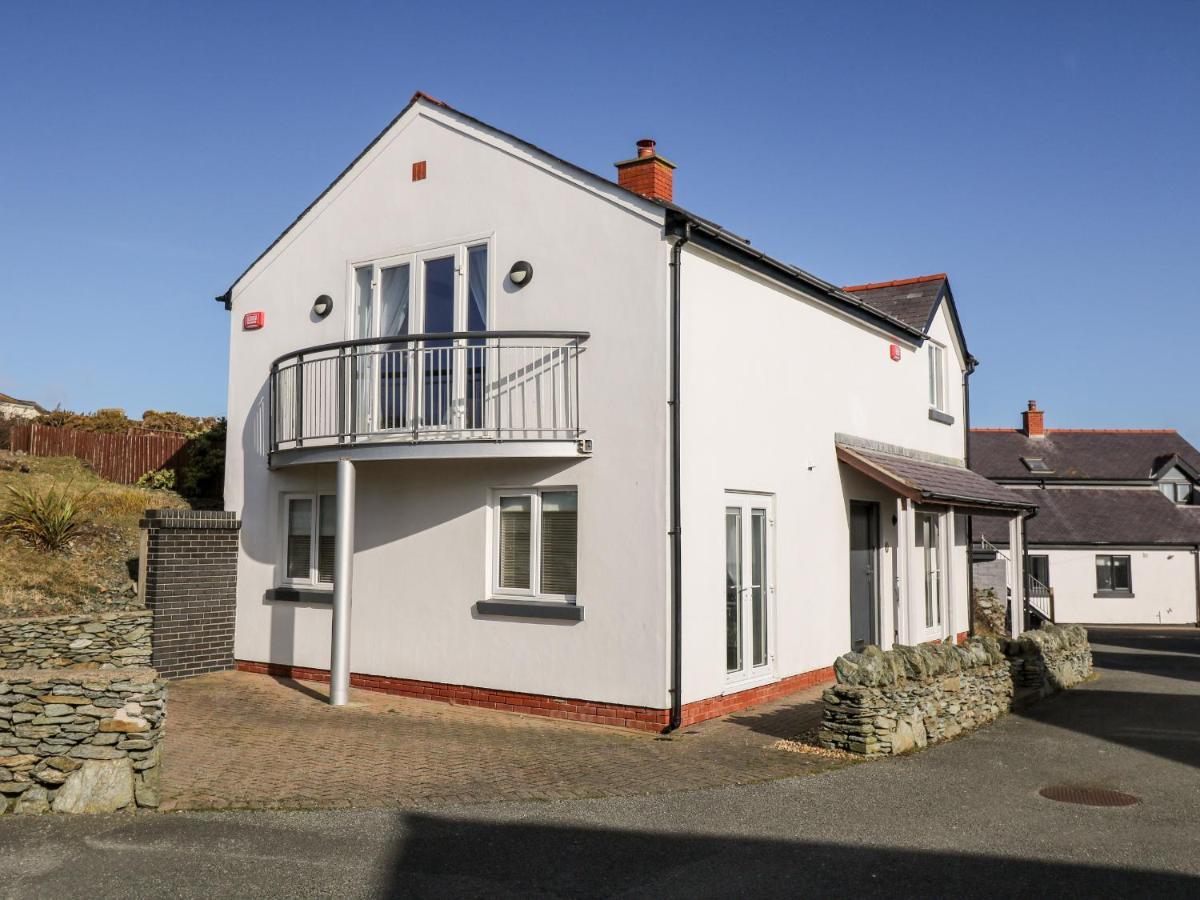 Bay View Villa Holyhead Bagian luar foto